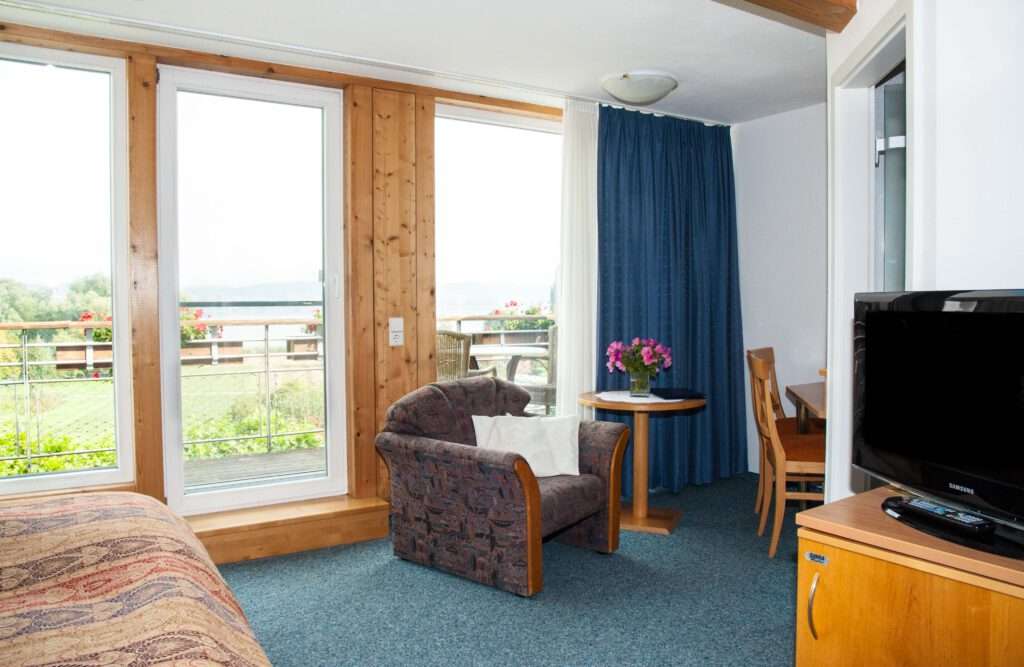 Komfort-Doppelzimmer mit Balkon und Seesicht