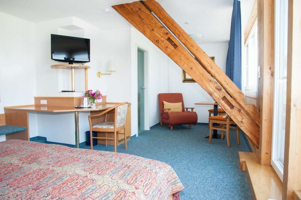 Komfort-Doppelzimmer mit Balkon und Seesicht