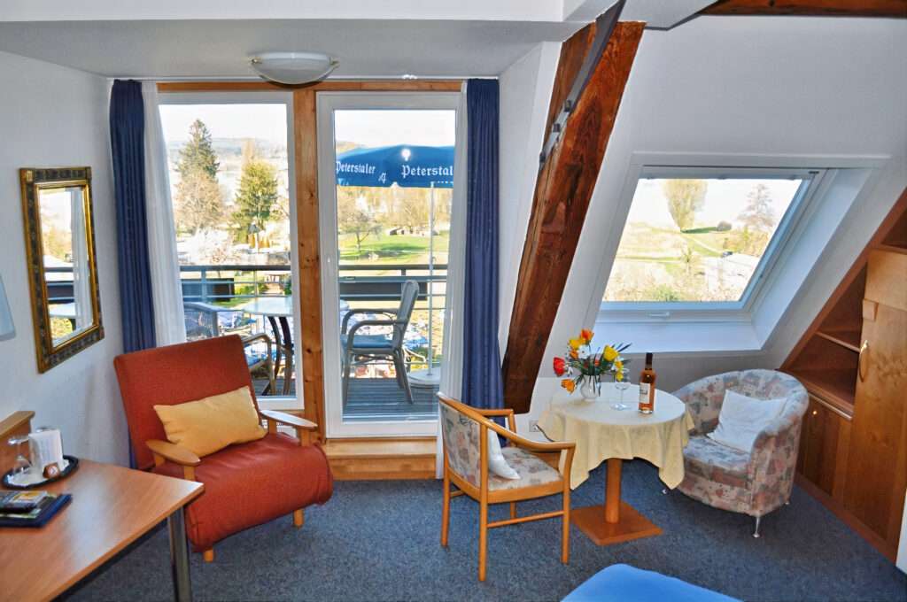 Komfort-Doppelzimmer mit Balkon und Seesicht